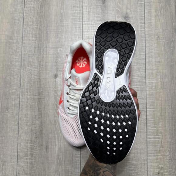 Nike Air Winflo 11 Sail Bright Crimson Running FJ9510-105 Size 10 Women - Picture 6 of 7